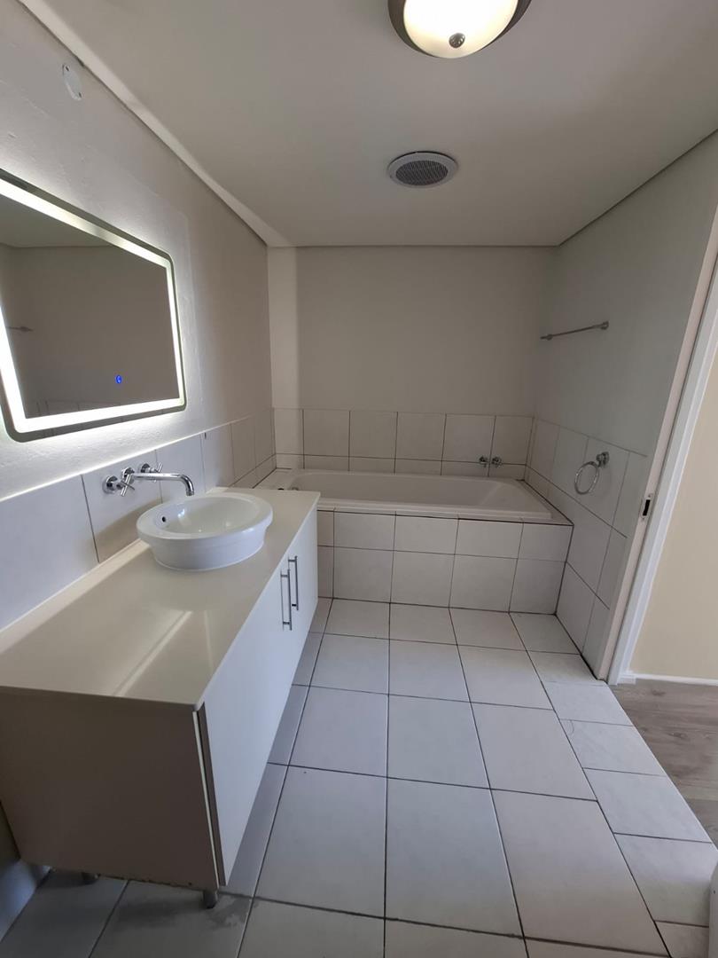 To Let 2 Bedroom Property for Rent in Sea Point Western Cape